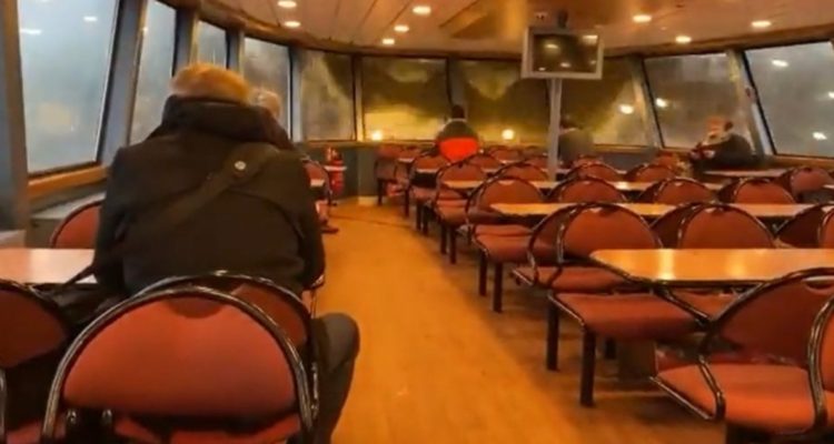 ollas rompen ventanas de ferry