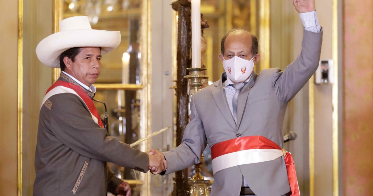 El presidente Pedro Castillo junto a su nuevo jefe de gabinete.