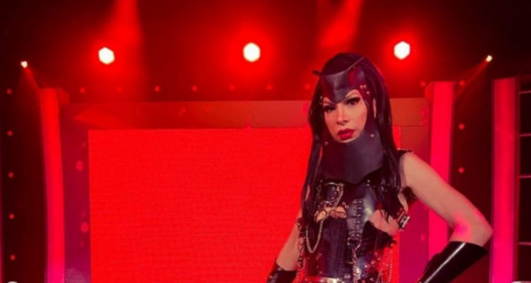 La performista Anastasia María Benavente, quien realizó el show que provocó una multa contra La Red.