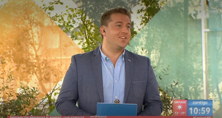 El periodista Stjepan Tarbuskovic presentando uno de sus reportajes en el matinal de CHV.