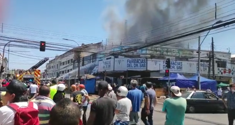 Incendio en el Persa Bío Bío.