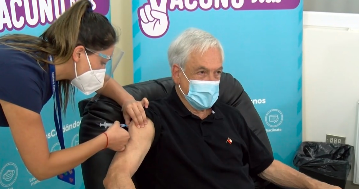 Piñera recibe cuarta dosis