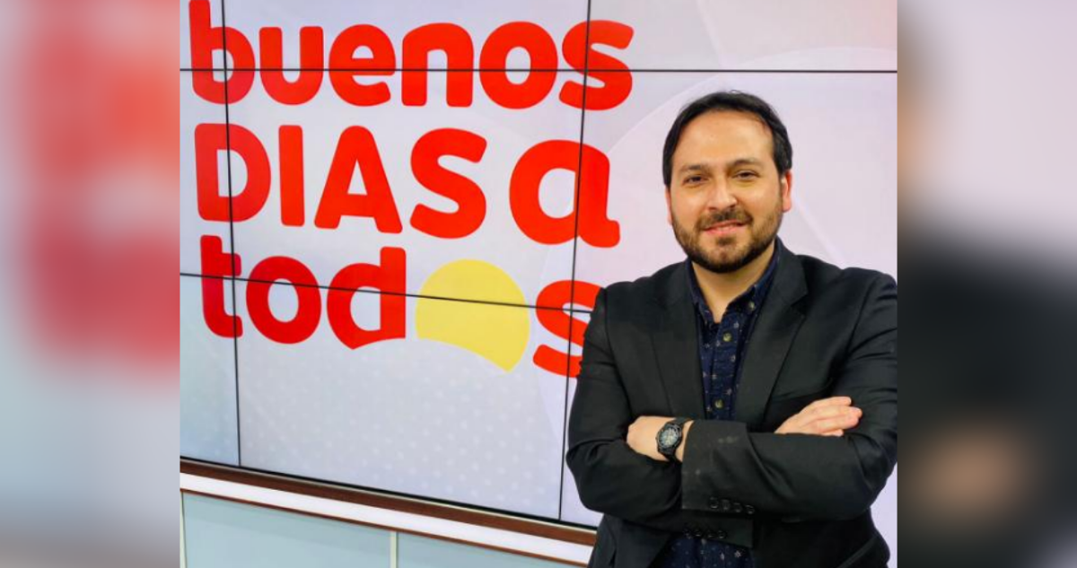 El periodista Rafael Venegas en el set de Buenos Días a Todos.