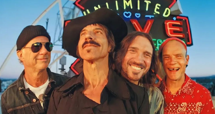 El grupo Red Hot Chili Peppers reunido con el guitarrista John Frusciante.