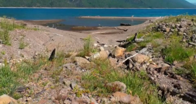 Alcalde de Pucón insiste que sequía del Lago Caburga es producto del dique en el río Trafampulli