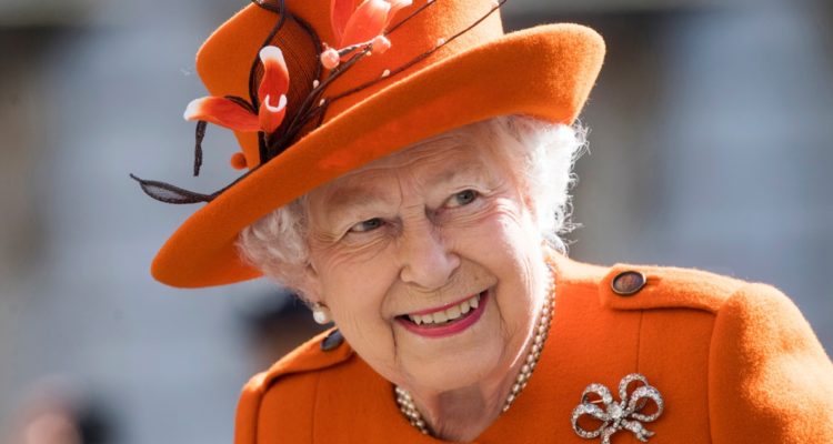 Reina Isabel II dio positivo por covid-19