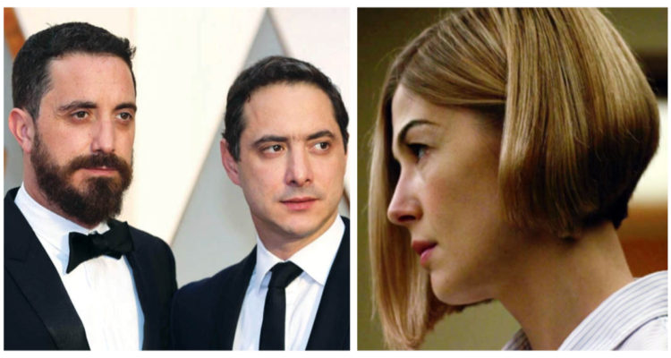 Pablo y Juan de Dios Larraín y Rosamund Pike