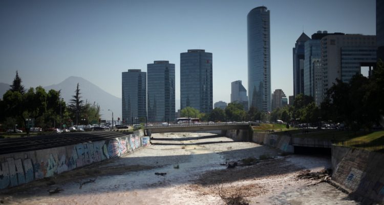 Revelan que el río Mapocho es uno de los ríos más contaminados con fármacos en el mundo