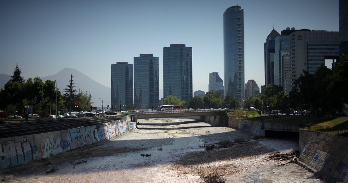Revelan que el río Mapocho es uno de los ríos más contaminados con fármacos en el mundo
