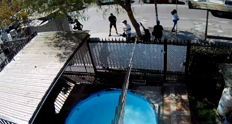 Mujer sufrió robo de $43 millones que giró para vacaciones: habría sido seguida por toda la RM