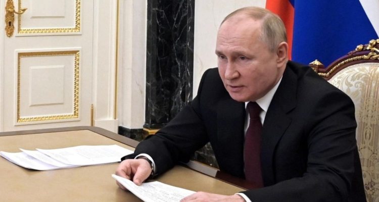 Rusia ordena tropas repúblicas de Ucrania