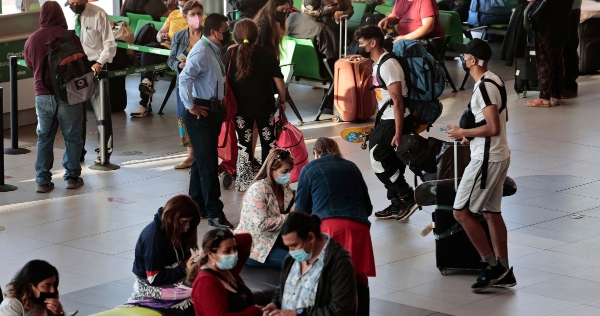 ¿Se puede viajar en fase 2?: Las restricciones del Plan Paso a Paso