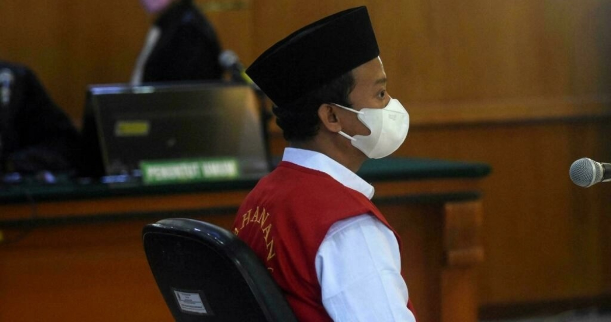 Sentencian a cadena perpetua a profesor por la violación de 13 alumnas en Indonesia