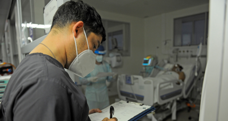 Síntomas variante Ómicron: conoce los síntomas más comunes