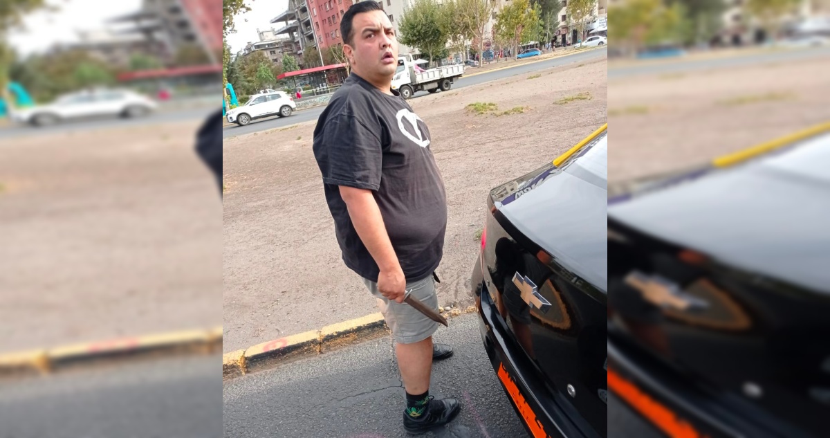Taxista que agredió a ciclista en Plaza Baquedano llegó a Carabineros: aún no está detenido