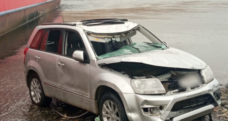 Tragedia en Río Verde: mujer murió luego que auto cayera al agua desde un ferry