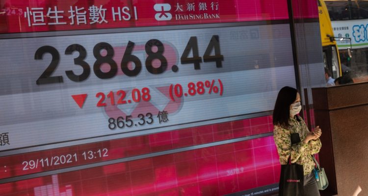 Ofensiva rusa en Ucrania: barril de petróleo supera los 100 dólares y bolsas mundiales van a la baja