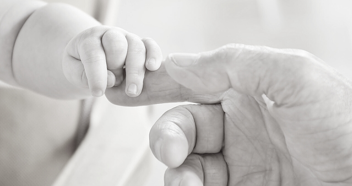 Mujer denuncia lentitud de tribunales por adopción ilegal de sus dos hijos en dictadura.