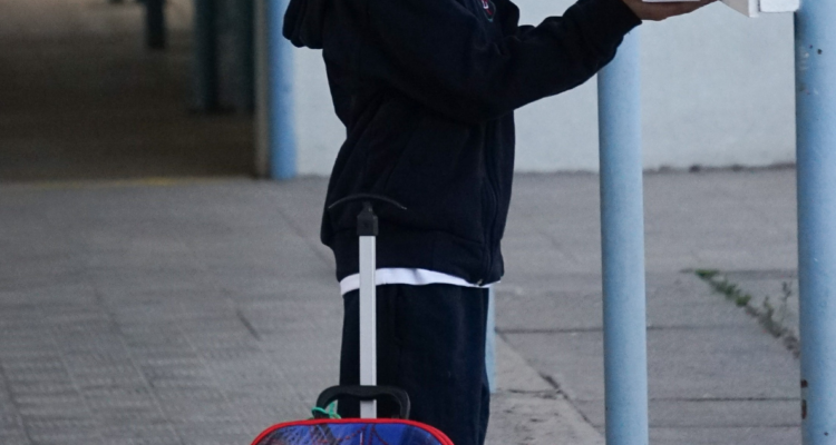 ataron sacaron pestañas niño