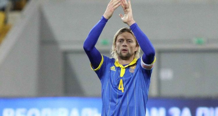 Anatoliy Tymoshchuk jugando por Ucrania.