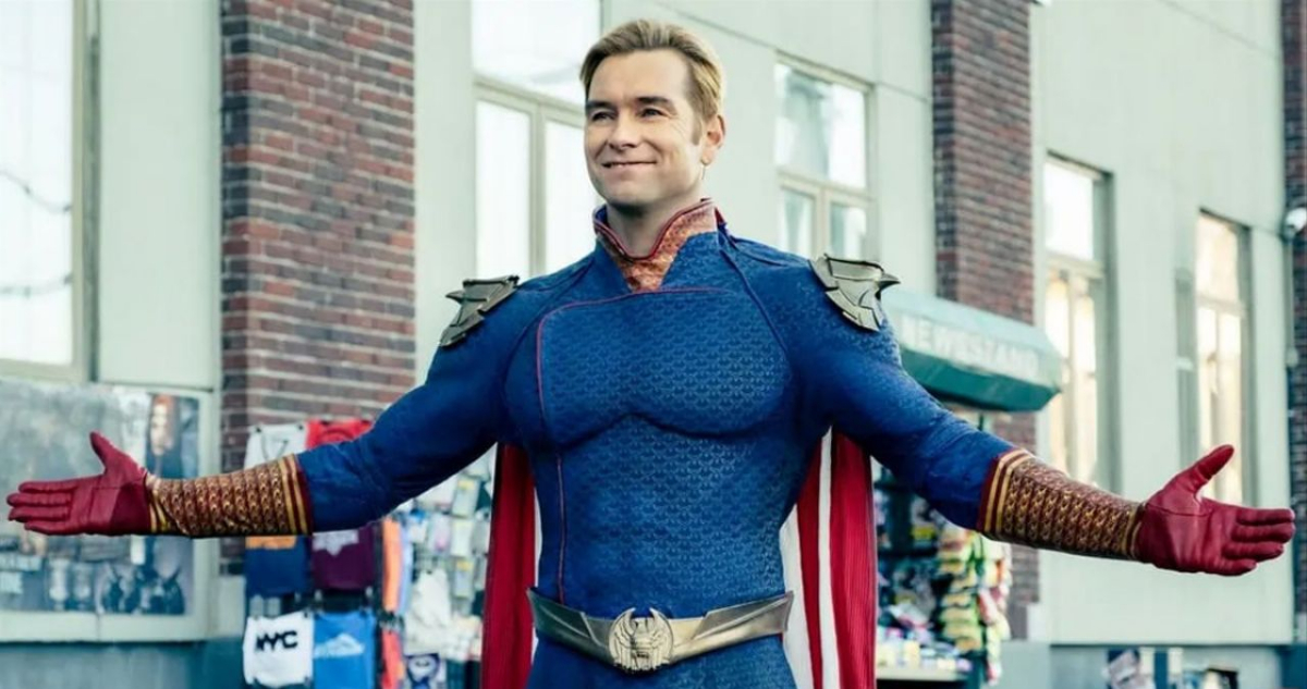 El actor Antony Starr interpretando a Homelander en la serie The Boys.