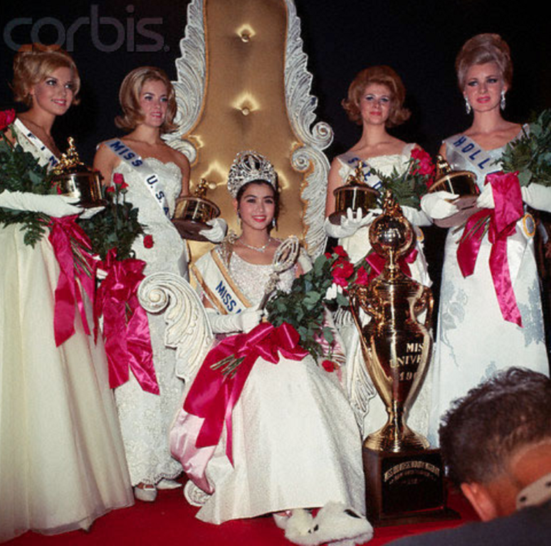 Apasra y las finalistas de Miss Universo 1965