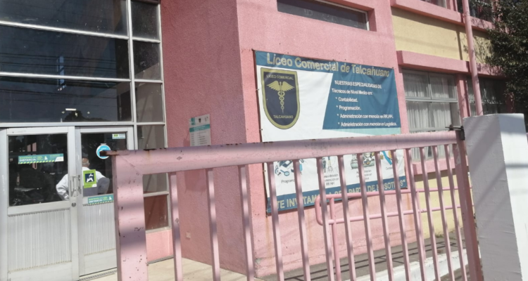 Apoderado apuñaló a profesor en Liceo Comercial de Talcahuano: se encuentra prófugo