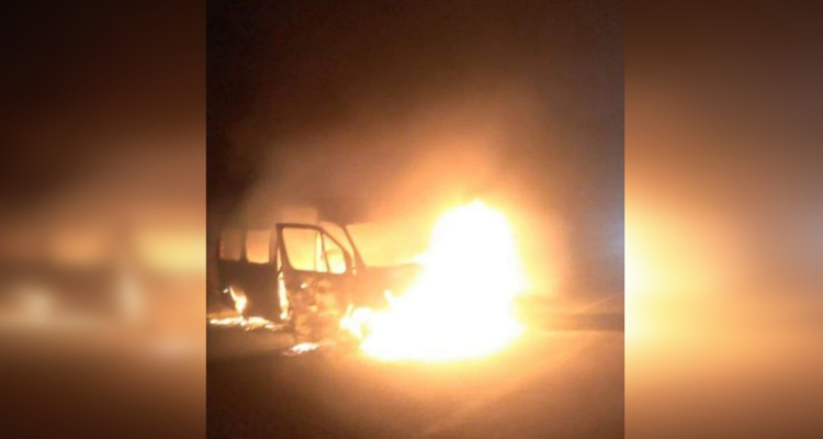 encapuchados queman furgón Tirúa