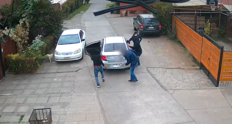 Balean a adulto mayor para robarle $1 millón en La Florida: lo habrían seguido desde banco