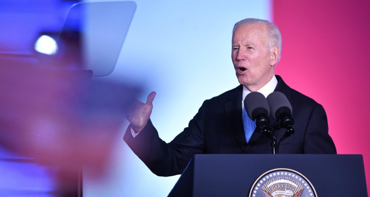 Biden dice que Putin “no puede permanecer en el poder”