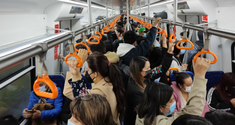 Biotrén: servicios pasan llenos y los pasajeros deben esperar hasta cinco servicios para subir