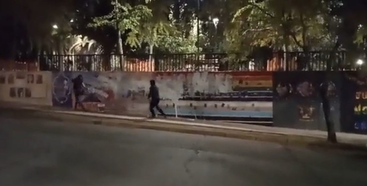 Individuos borraron mural con imágenes de sexo explícito que generó polémica en Santiago