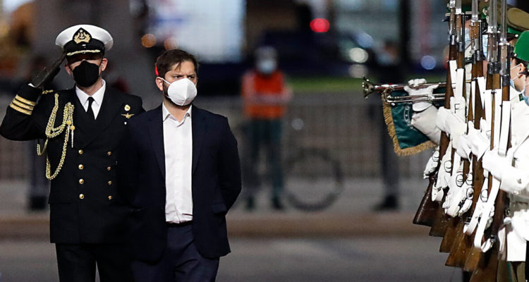 Presidente Boric debuta con aprobación similar a Piñera y Bachelet en su primera semana de Gobierno