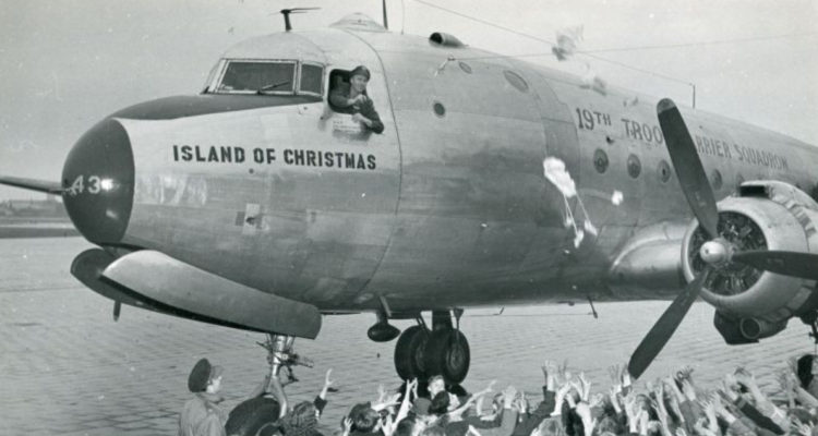“Candy Bomber”: el piloto de EEUU que bombardeaba con dulces a niños alemanes.