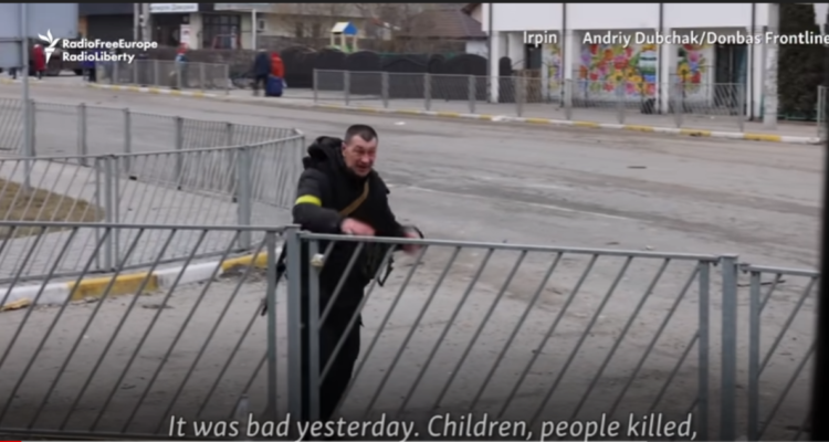 Captan caída de misil en medio de civiles en Irpin, Ucrania