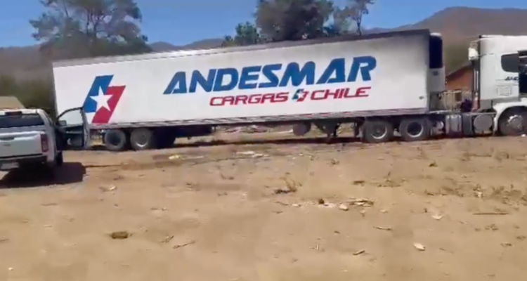 Encuentran camión robado con $139 millones en carne en Curacaví: cuatro detenidos