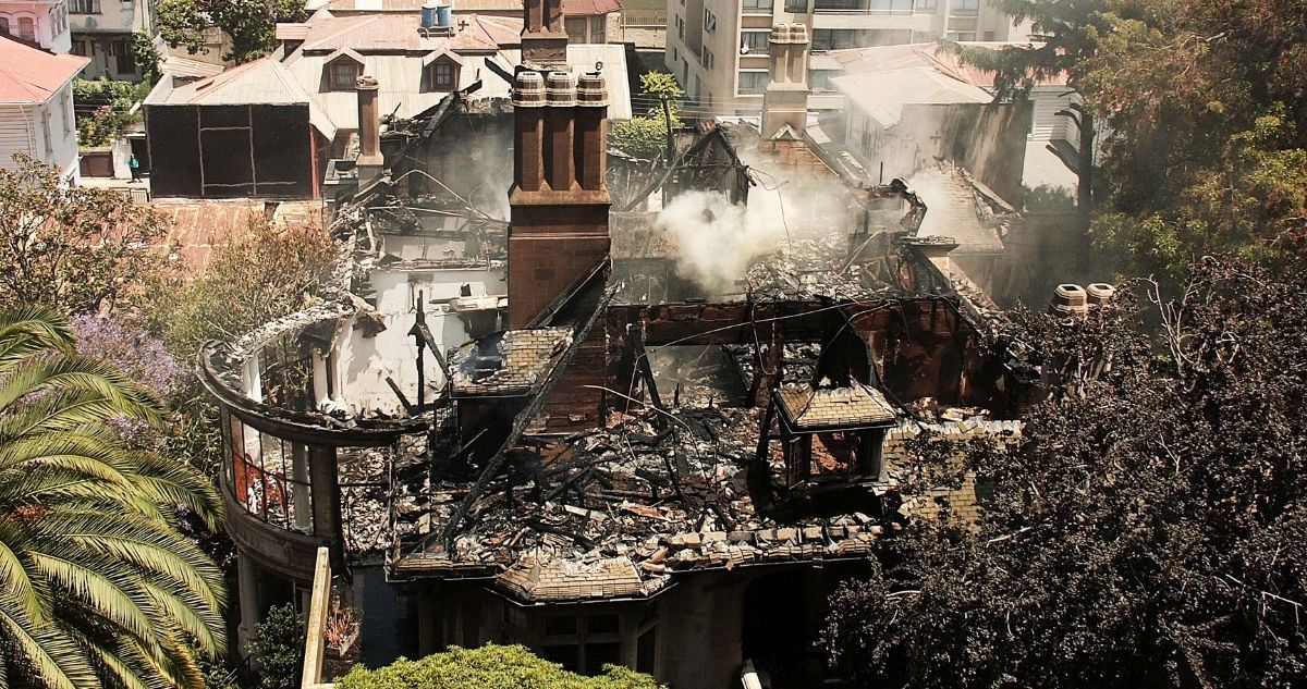 Incendio casa italia