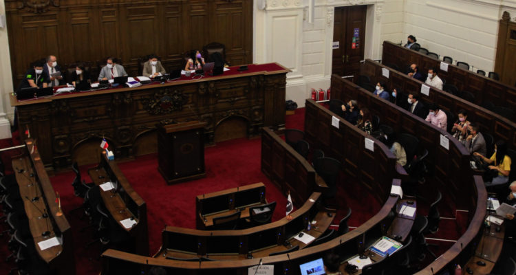 Minería CC aprueba iniciativa de nacionalización de las empresas del cobre, litio y del oro