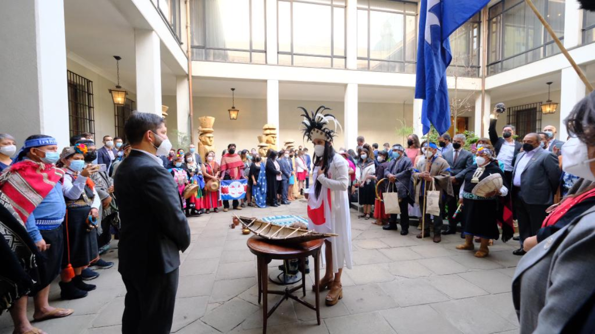 Ceremonia rogativa con pueblos originarios en La Moneda
