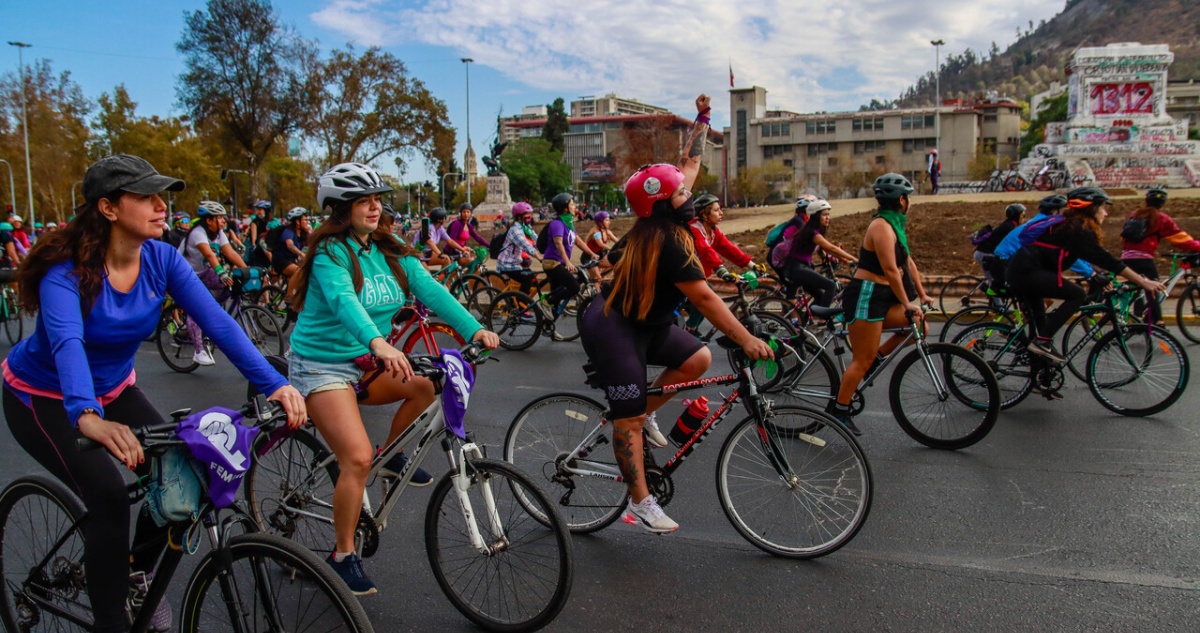 Realizan cicletada previa al Día de la Mujer con llamado a paralizar el 8M