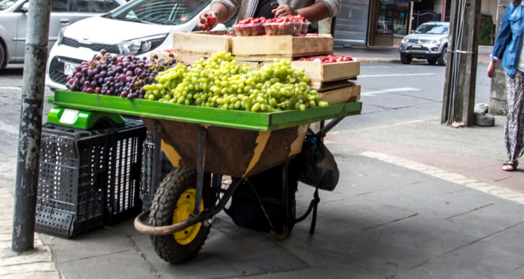 Tras incautación de mercadería: Corte falla a favor de vendedores ambulantes de Puerto Montt