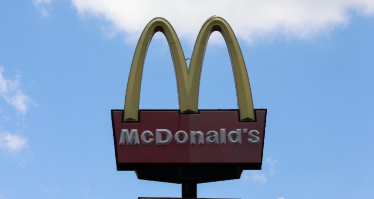 McDonald’s pone pausa a sus operaciones en Rusia y cierra temporalmente 850 locales