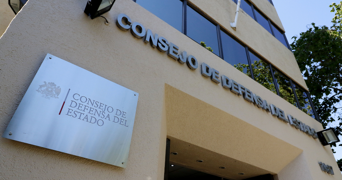 Consejo de defensa presenta querella contra privados