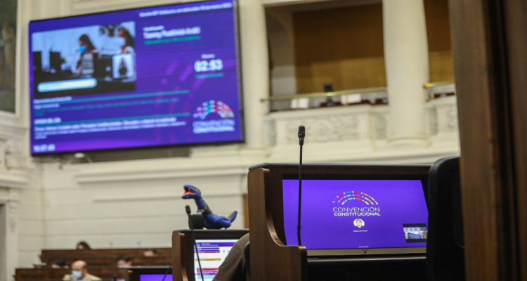 Los desacuerdos en la Convención que llevaron al criticado rechazo del “estado social y democrático”