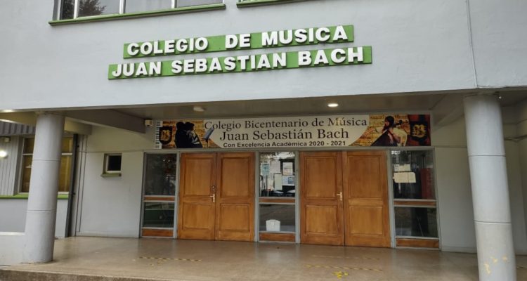 Decretan cierre de colegio en Valdivia por casos covid-19