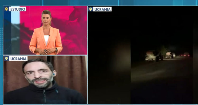 El periodista Daniel Matamala relatando su historia vivida en Ucrania durante el noticiero de CNN.