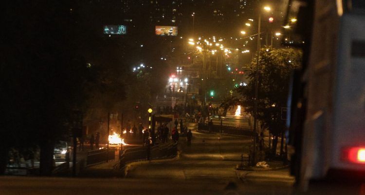 Un carabinero herido y decenas de lesionados dejó Día del Joven Combatiente en la RM
