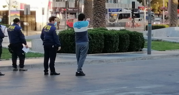 Reconstitución de escena por disparo de carabinero en plaza sucre.