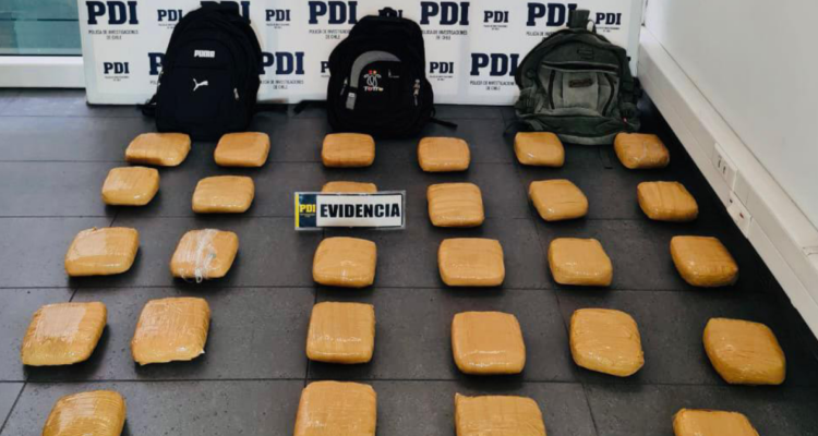 más de 29 kilos de droga abandonada en chungará