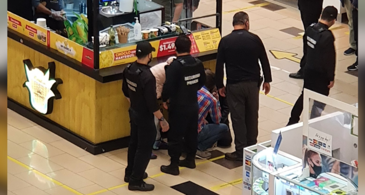 Presunta transacción de droga en Mall del Centro Concepción deja a joven herida de bala en una mano